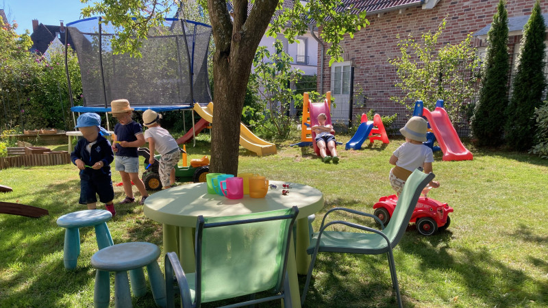 Tageskinder im Garten Tageskinder im Garten